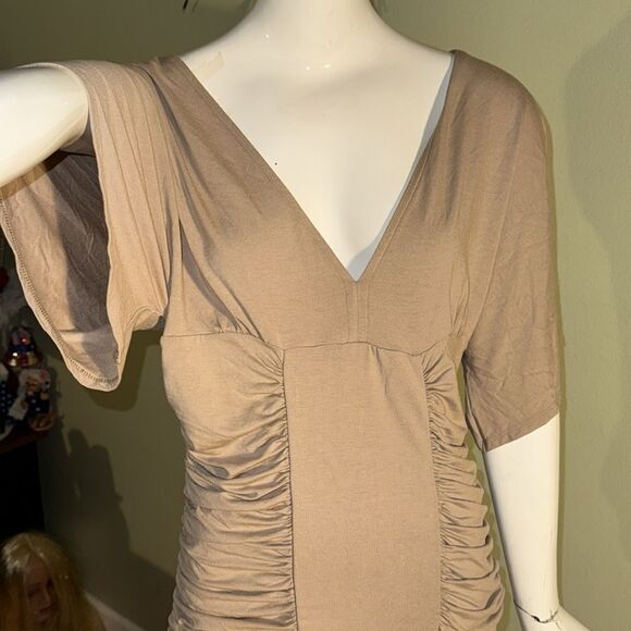 Boston Proper Beige V-Neck Ruched top - Picture 5 of 6